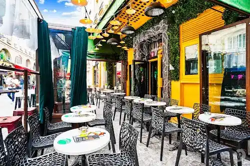 Club Banana Café